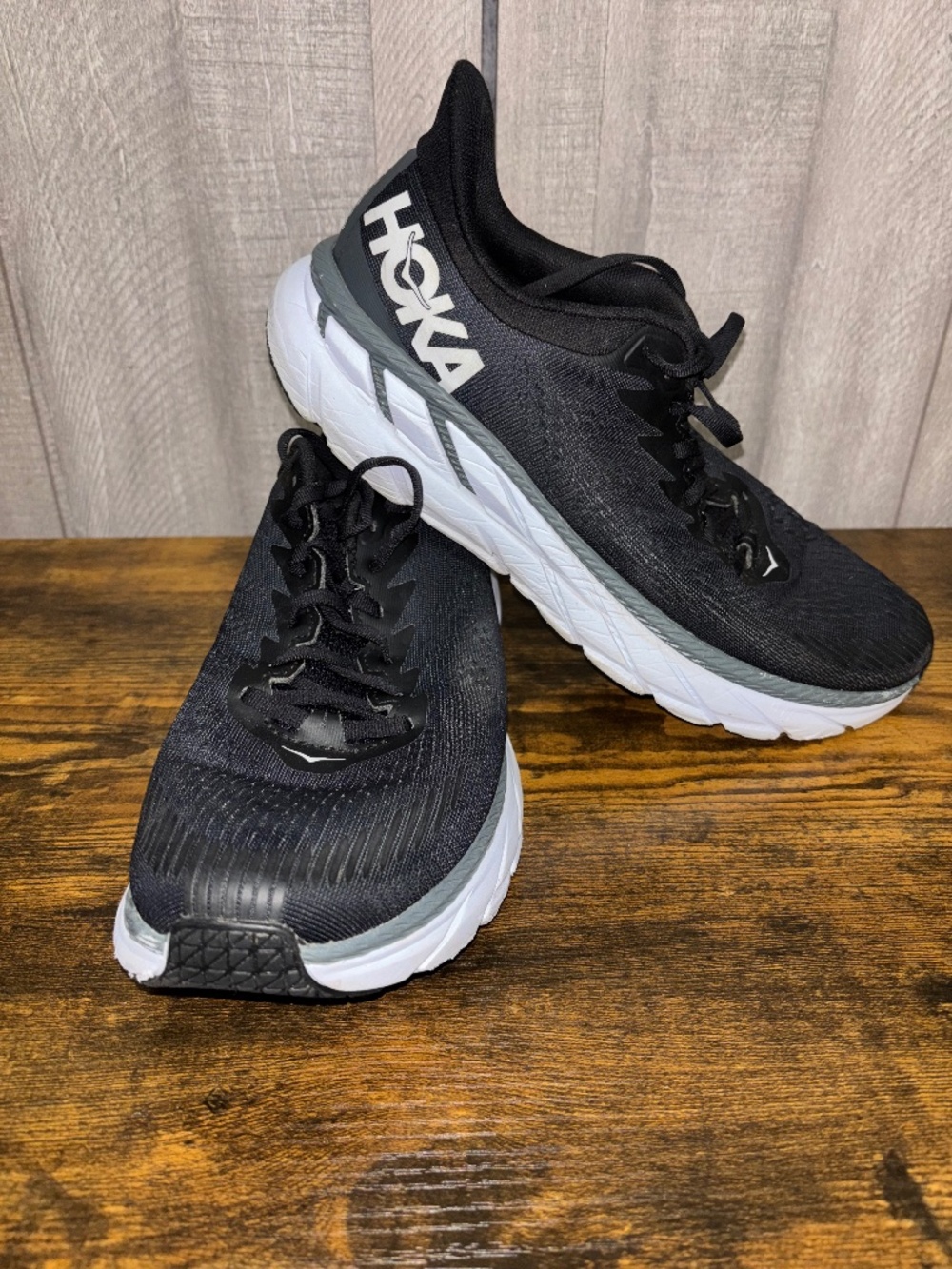 Men's Black Hoka Clifton 7 size 10